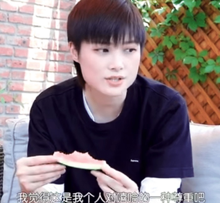 中國(guó)好聲音|李宇春遭質(zhì)疑,學(xué)員紛紛退賽,她卻說:不當(dāng)導(dǎo)師,因?yàn)樽鹬?
onload=