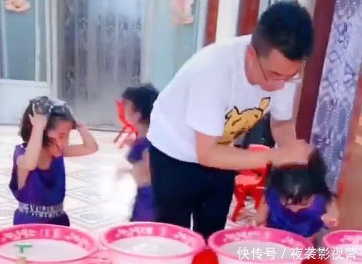 宝宝|“手忙脚乱奶爸”带四胞胎洗头发火了,上辈子怕是误入了女儿国?