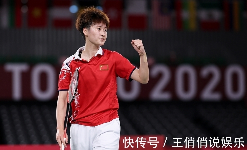 陈清晨|奥运冠军高崚晒一家四口合影!退役后明显圆润,一双儿女颜值超高