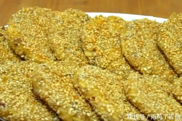 苹果别直接吃了,加上鸡蛋做成早餐饼,营养好消化,女儿最爱吃