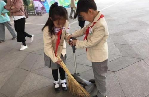 小学生作文《女生最狠的表白》走红，脑洞清奇引老师神评服了