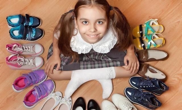 宝宝 8种凉鞋被列入黑名单，会导致0型腿，足外翻，家长买错会害了娃