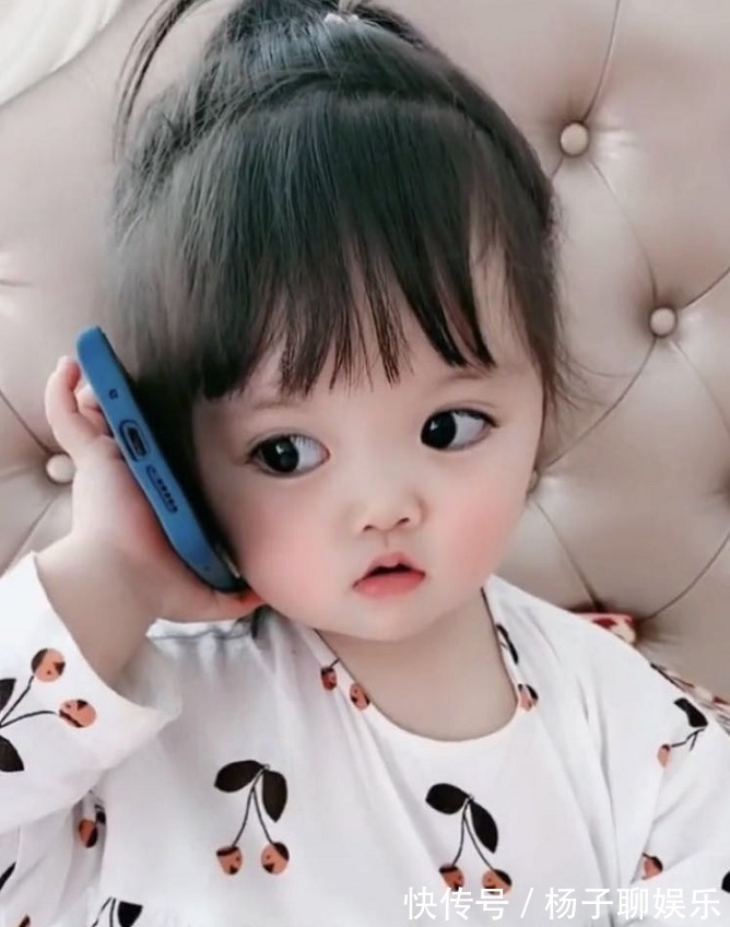 宝贝儿|四岁萌娃给爸爸打电话,两人的对话好搞笑,妈妈真是一对活宝