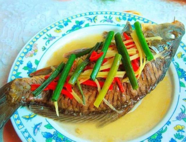 煎鱼在鱼身上抹点“它”，不粘锅不溅油鱼皮不破，现在知道还不晚