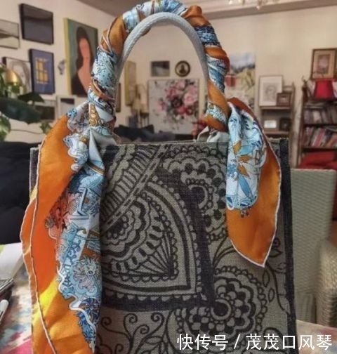 男娃给妈妈送“全球限量”包包,网友纷纷直呼:爱马仕丝巾都配不上啊!
