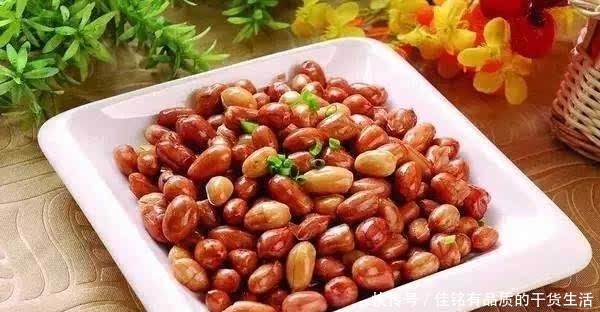花生|炸花生米时,万万不可只放油,多加1步,花生酥脆,放7天不返潮