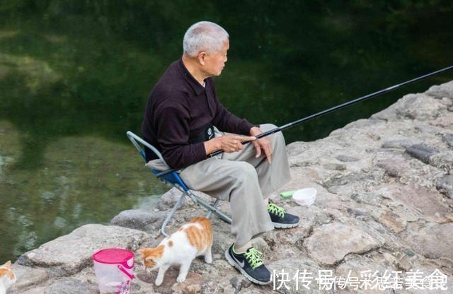 百岁老人谈养生经验，长寿秘诀不是走路，而是睡前做到“3不要”