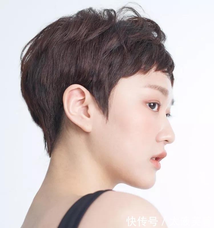 卷发 近年大热的发型要怎么剪?这些人气短发能给你灵感!