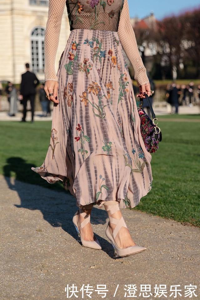 小白鞋要让位了，今年比较流行“牙签鞋”，精致清凉又不捂脚