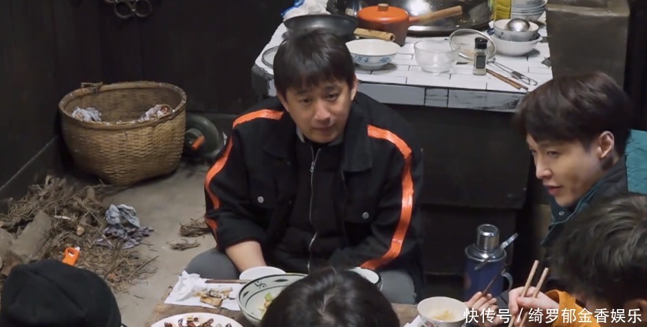 自律|这才叫自律！面对美食，彭昱畅吃了4碗半米饭，张艺兴半碗！