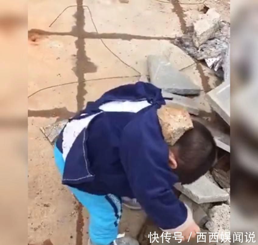 奇思妙想|萌娃扔石头手滑砸到自己的头走红网络,网友:幸好这只是自己扔的