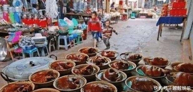 份子|打算给农村同学100的份子钱,看到饭菜,我默默拿出了500元