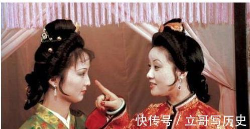 平儿|王熙凤与贾琏合欢，为什么平儿也在房内服侍，你看看她是什么身份