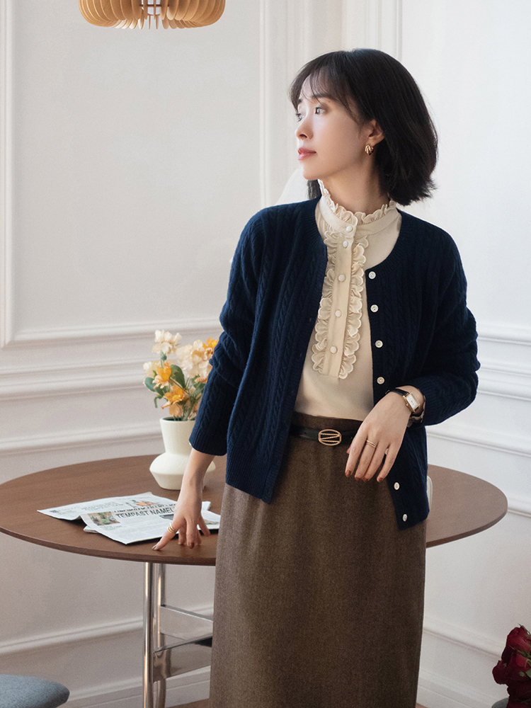 小姐姐 秋冬穿大衣,尽量少配打底裤!搭配半身裙高级又时髦,温柔又优雅