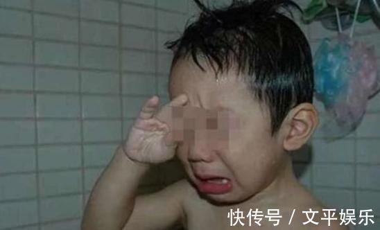 检查|三岁小孩一洗澡就哭,医生检查不出问题,奶奶给出了真相
