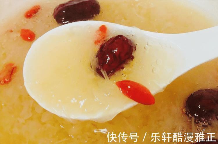 天凉多喝银耳汤,滋补身体好,牢记3技巧,软糯黏稠,出胶快又多