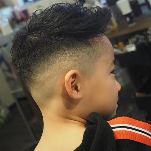 小男孩发型这样剪，真帅气，妈妈们请收藏