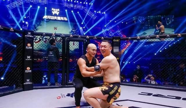 药水哥和一龙再度碰撞?药水哥竟惨被按在地上打!