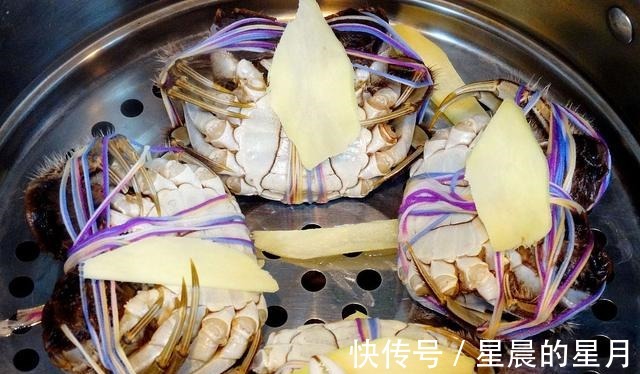 蒸螃蟹|蒸螃蟹,冷水上锅还是开水上锅,十人九个错,难怪蟹黄外流腥味重!