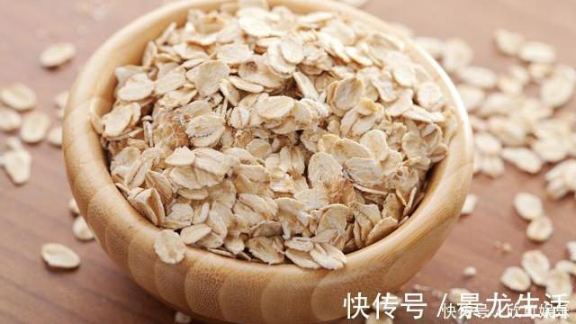 买燕麦时,要记得区分燕麦片和麦片,差别很大,买错等于浪费钱