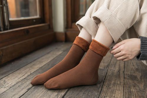 高跟鞋|写给失眠的人:穿袜子睡觉,或许能让你更快睡着,提高睡眠质量