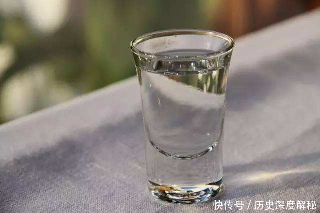 价格|酒水的利润高吗?不就是用粮食造的吗?为何卖这么贵?