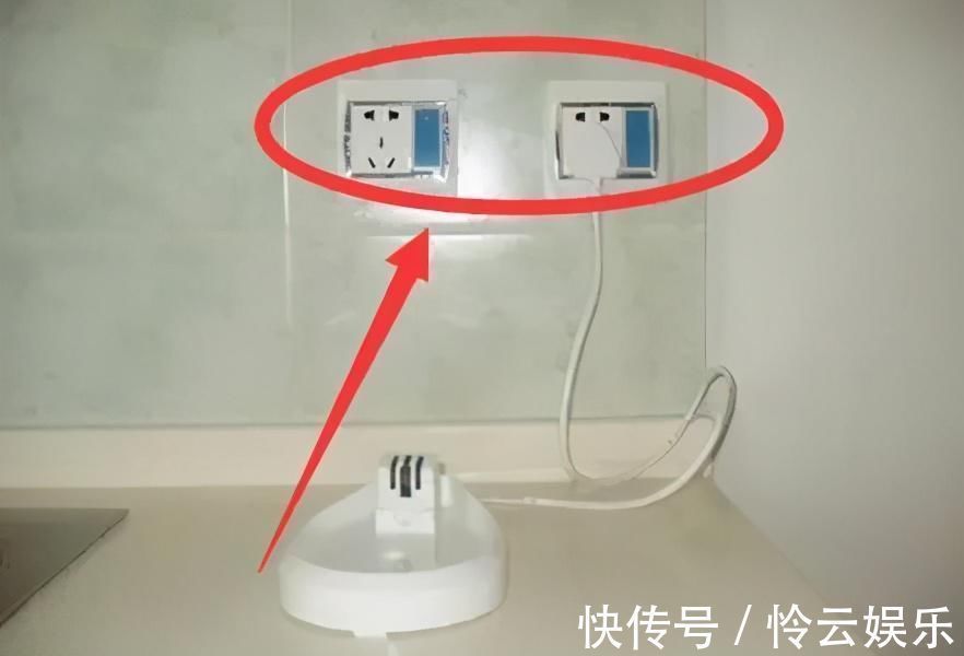 插座|头一次见厨房插座这么装,聪明又实用,再也不怕拔插头时擦出火花