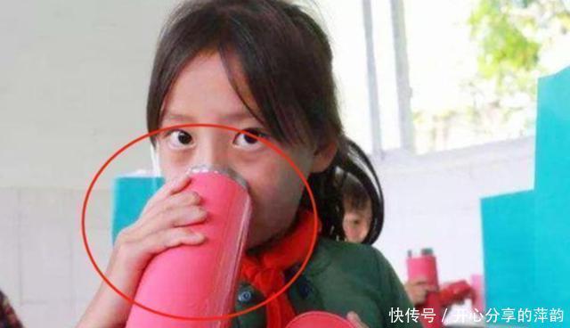 保温杯|“夺命保温杯”被曝光!倒进去是热水倒出来是毒水,很多家长买过