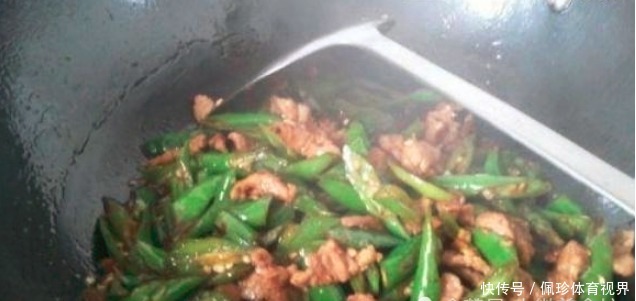 抢光|小炒肉怎么做才下饭呢!大厨教你酒店的正宗做法,上桌就抢光了