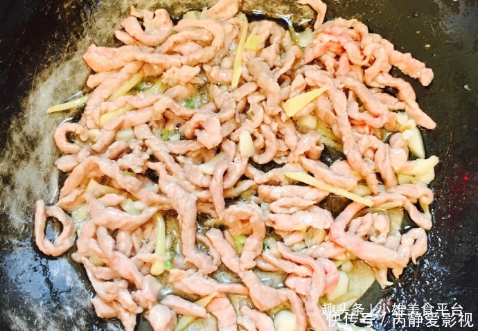 鸡蛋清|腌肉时,别只放盐!厨师长多加“2种料”肉质嫩滑还入味