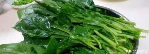 眼睛干痛疲劳，4种食物吃起来，预防近视还明目