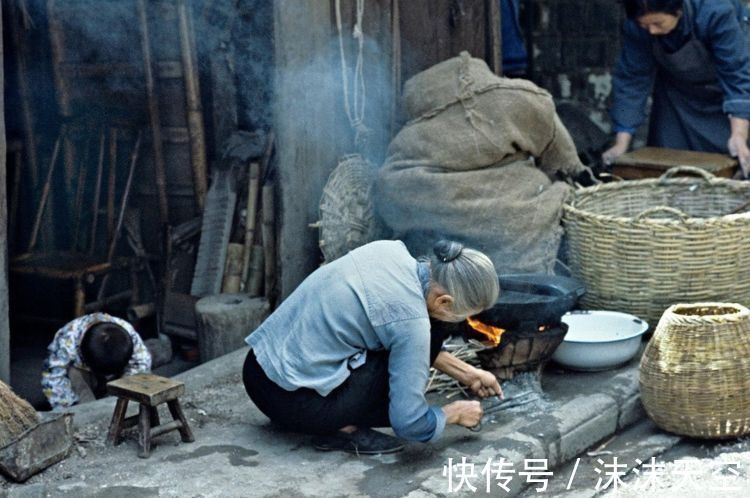 奶奶|奶奶喝光宝宝剩下的奶,次日被送回乡下,宝妈:真不是“抠门”