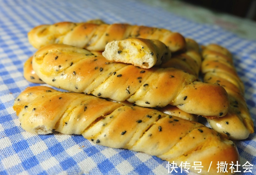 2个鸡蛋，一块南瓜，不用面粉，做家人爱吃的丸子，好吃不上火