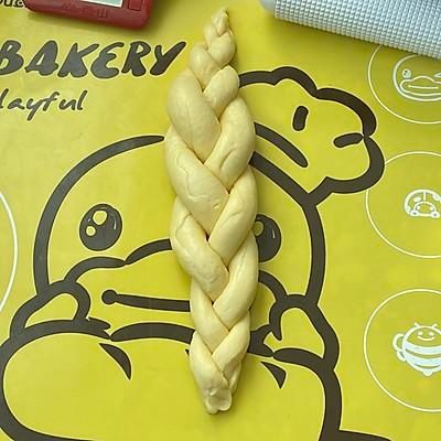 #健康甜蜜烘焙料理# 三股辫子面包,造型简单看一次就会