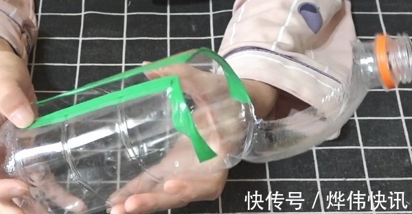 大号|大号塑料瓶不要扔,剪几刀挂在马桶边,全家人都抢着用,太棒了!
