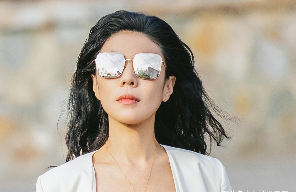 礼物 《桃花坞》汪苏泷的礼物太尴尬,舒淇的礼物成焦点,太壕了