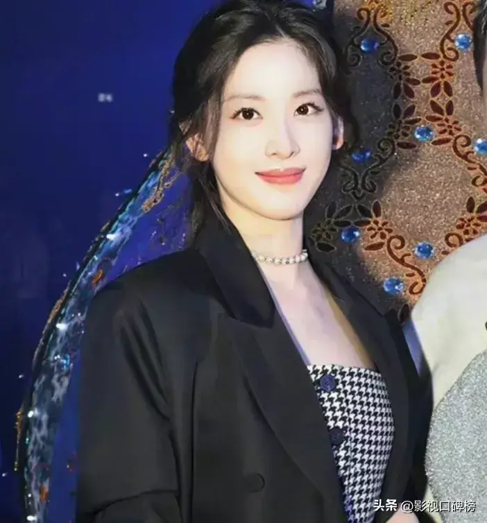 章泽天与世界首富出席科研界盛宴,二胎后的她身材纤细又苗条 - 360娱乐,你开心就好