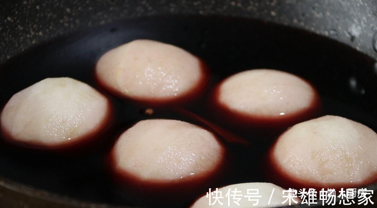 红酒不光炖牛肉好吃,还能煮梨,香气扑鼻,不用怕红酒喝不完了