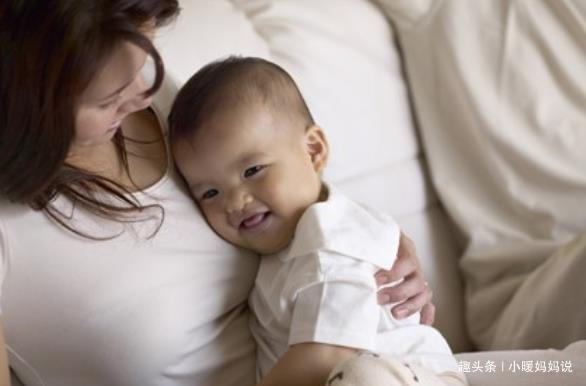 纸尿裤|不要怪孩子吃奶“扭来扭去”,是他给宝妈的“暗号”,妈妈要懂