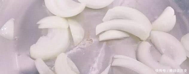 孜然羊肉,肉质滑嫩,香味四溢,一起做起来吧