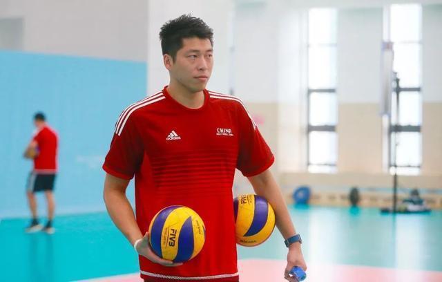 郎平|4大教練展開激烈競爭！女排新主帥人選風云再起，安家杰失去優(yōu)勢