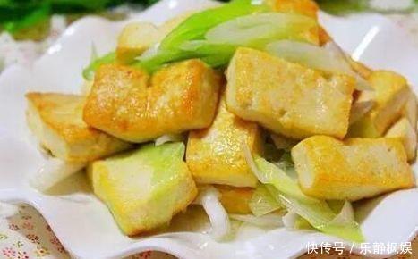 年夜饭美食：肉末焖土豆，温拌羊排，农家葱爆豆腐