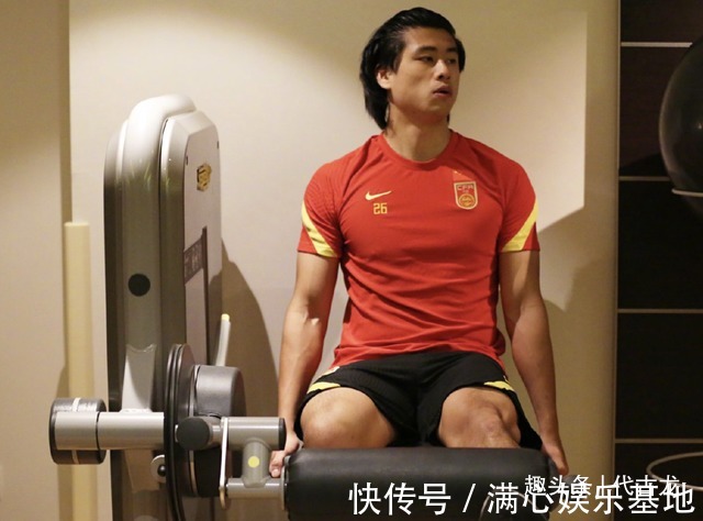 阿曼|国足26人合练,李铁跟阿兰洛国富密语,要扮演B组搅局者身份