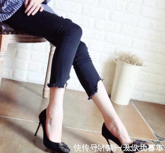 鞋子 小白鞋不兴了,洋气又显高的6款“美脚鞋”,舒适不累脚
