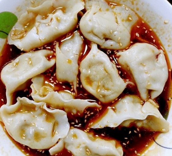 饺子包好别直接放冰箱，容易坏还粘皮，学会”这个“小技巧，咋放都不怕！