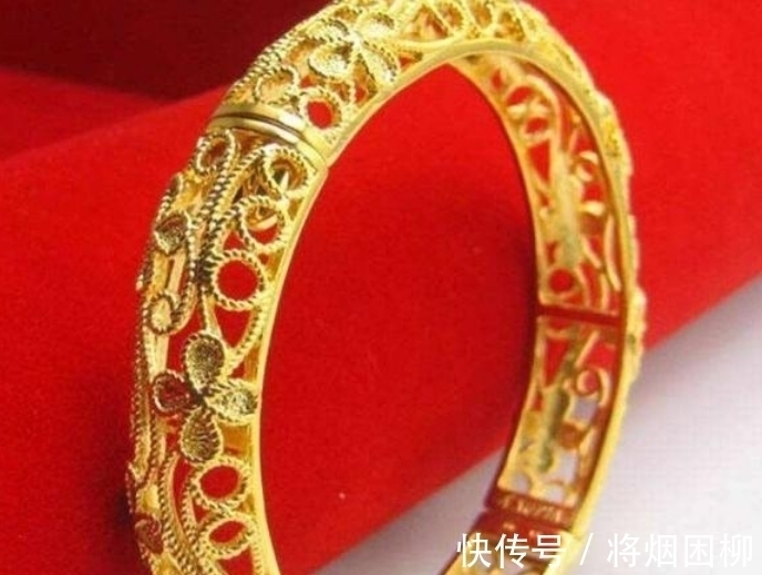 镂空!金店老板不会告诉你:这3种黄金手镯,尽量别买,买过人的都说亏