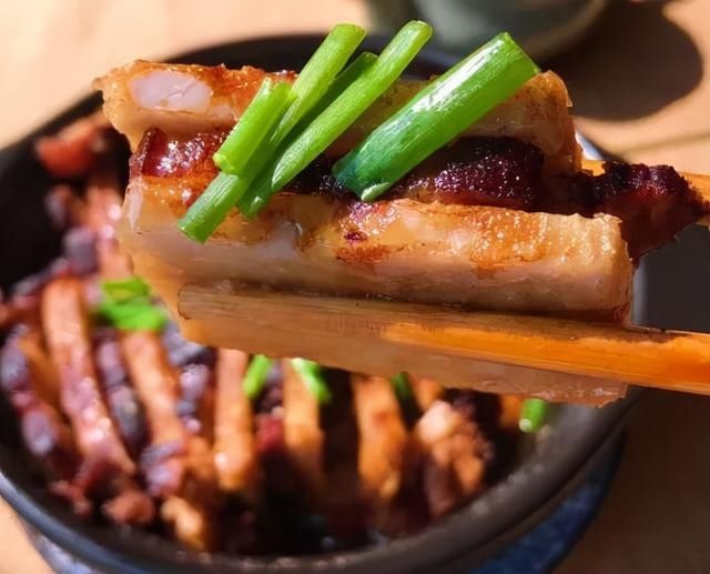 这碗香芋扣肉煲一出锅，满屋香味太馋人