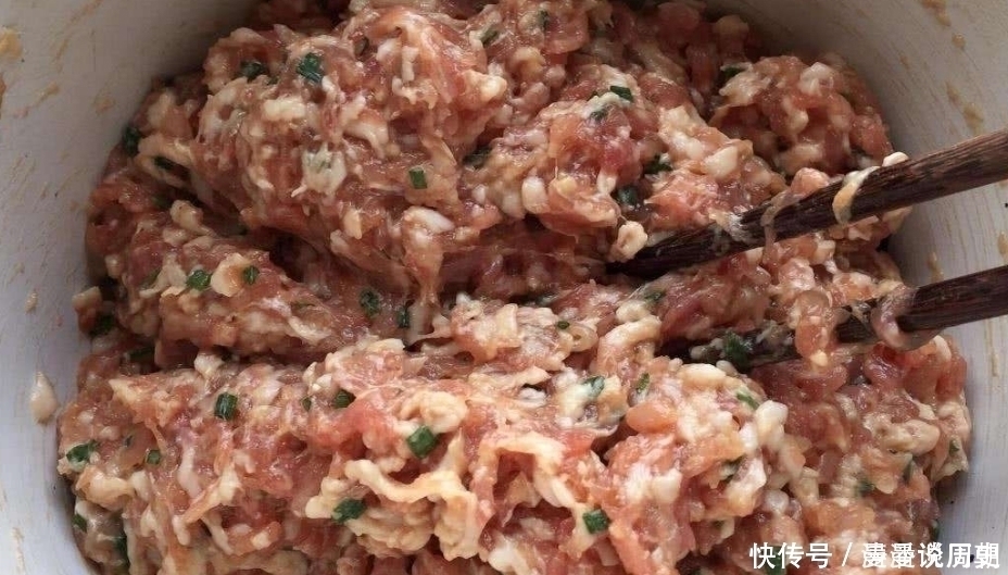 猪肉馅，万万别再加水了！加点它，肉馅不干不柴，鲜嫩多汁又入味
