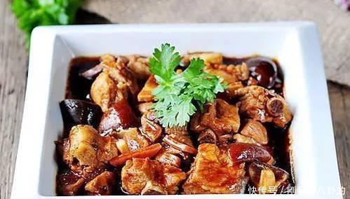 简单又好吃的菜肴,三鲜蒸排骨、油爆大虾、剁椒鱼头,自己也能做