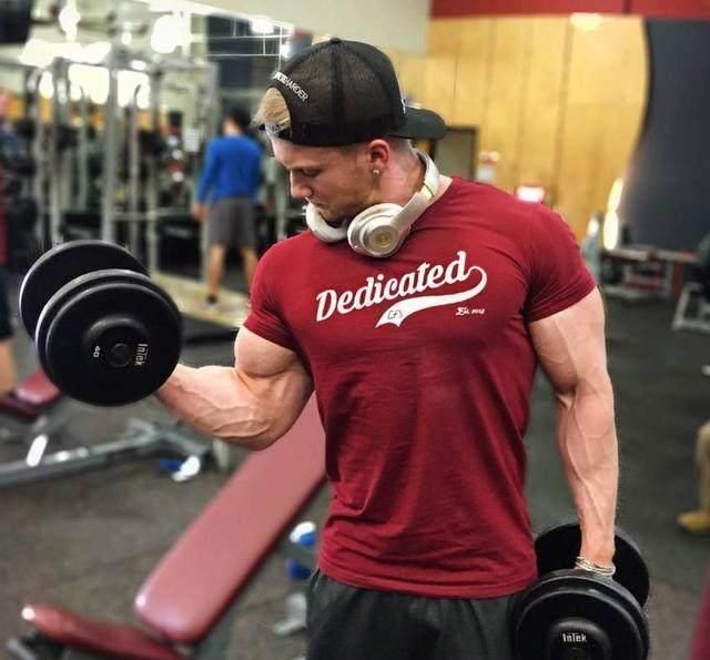 肌肉|看完这位肱二头肌先生, 你还觉着肌肉男都丑吗